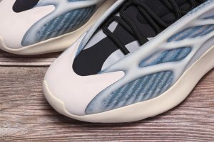 YEEZY 700 V3 Kyanite - Image 3