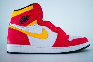 Air Jordan 1 Retro High OG Light Fusion Red - Image 2