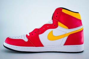 Air Jordan 1 Retro High OG Light Fusion Red - Image 3
