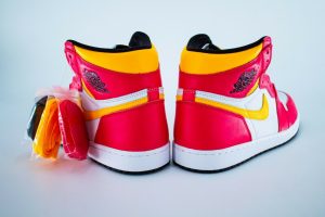 Air Jordan 1 Retro High OG Light Fusion Red - Image 4