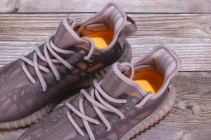 YEEZY Boost 350 V2 Mono Mist - Image 4